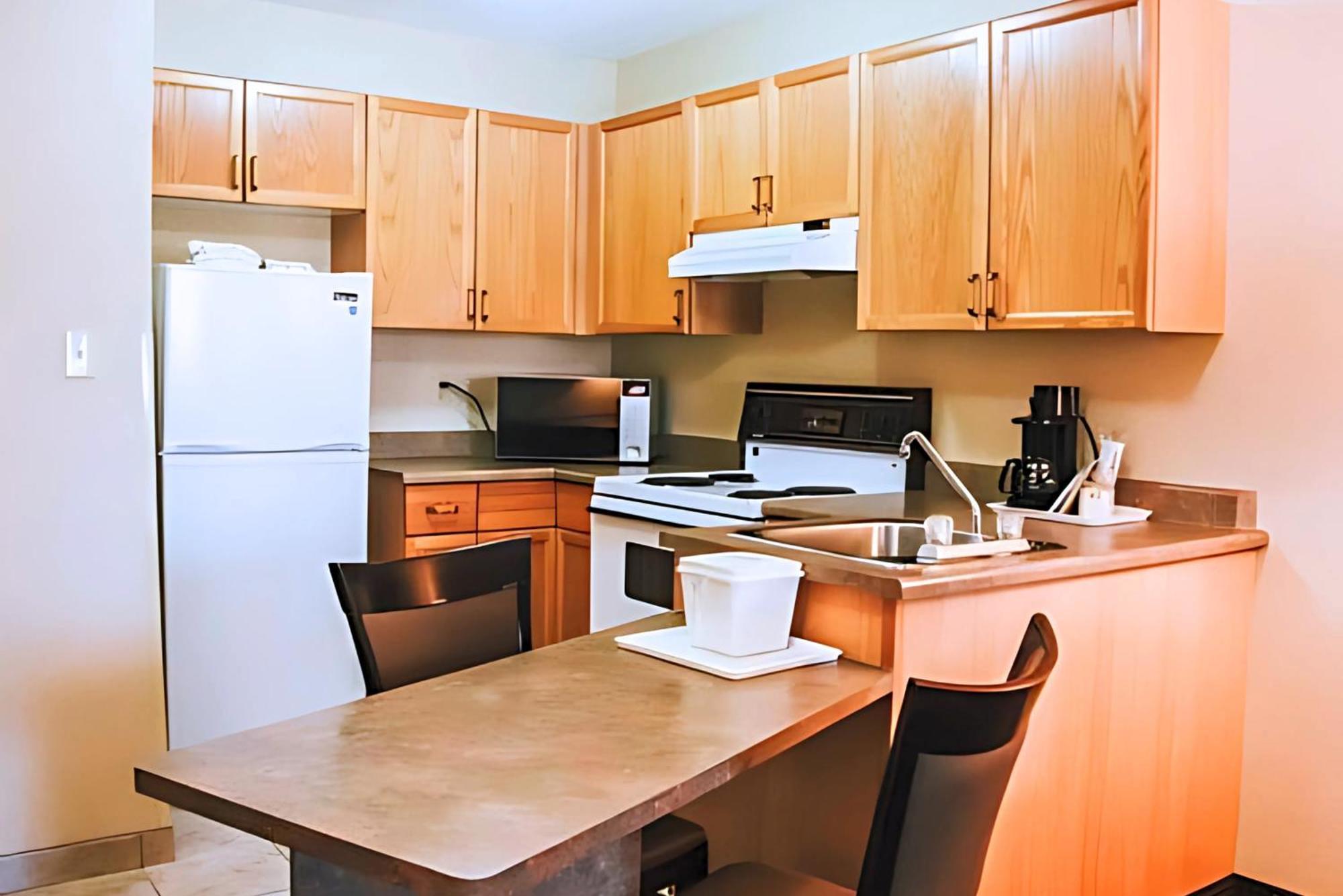 Stony Plain Inn & Suites Exteriör bild