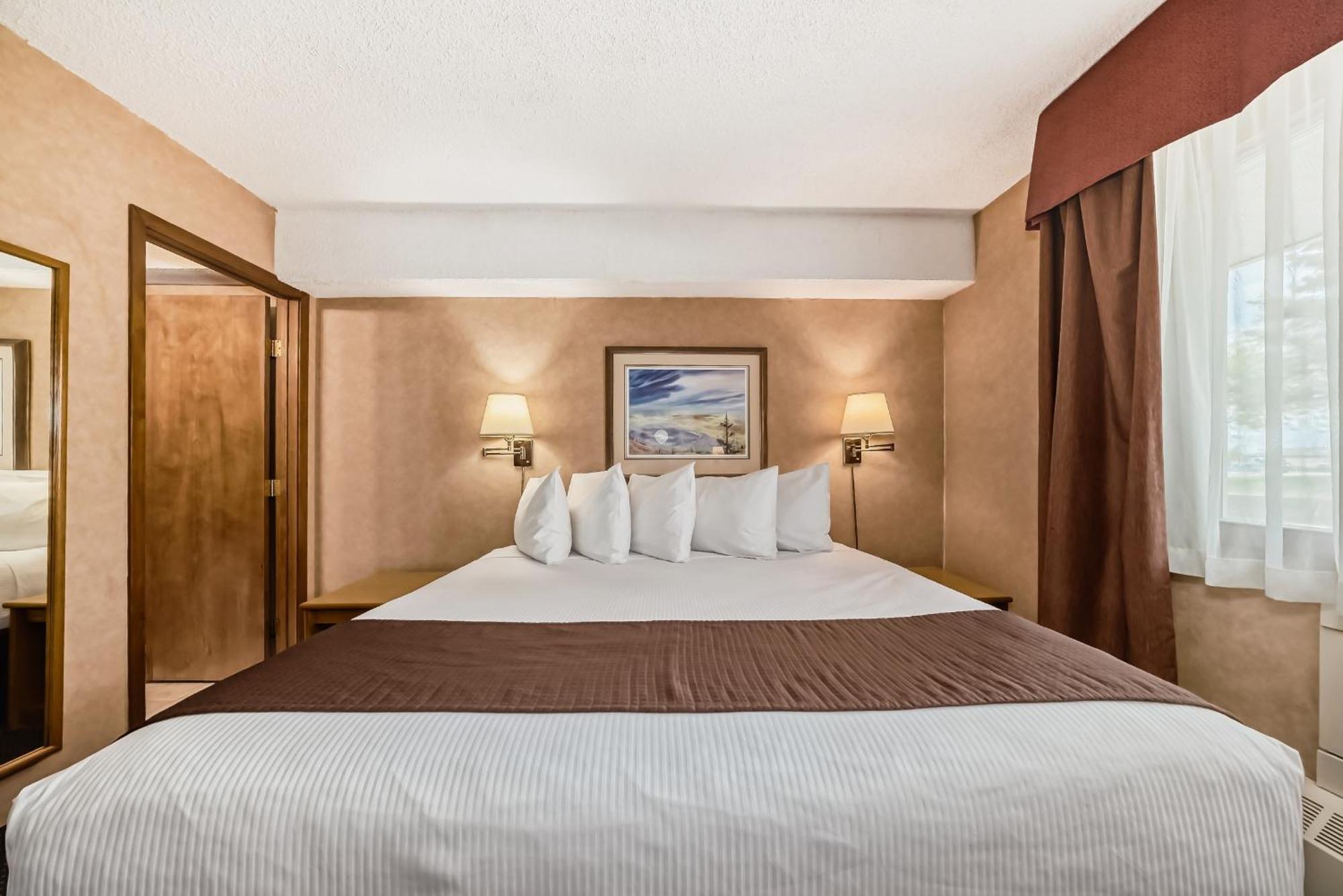 Stony Plain Inn & Suites Exteriör bild