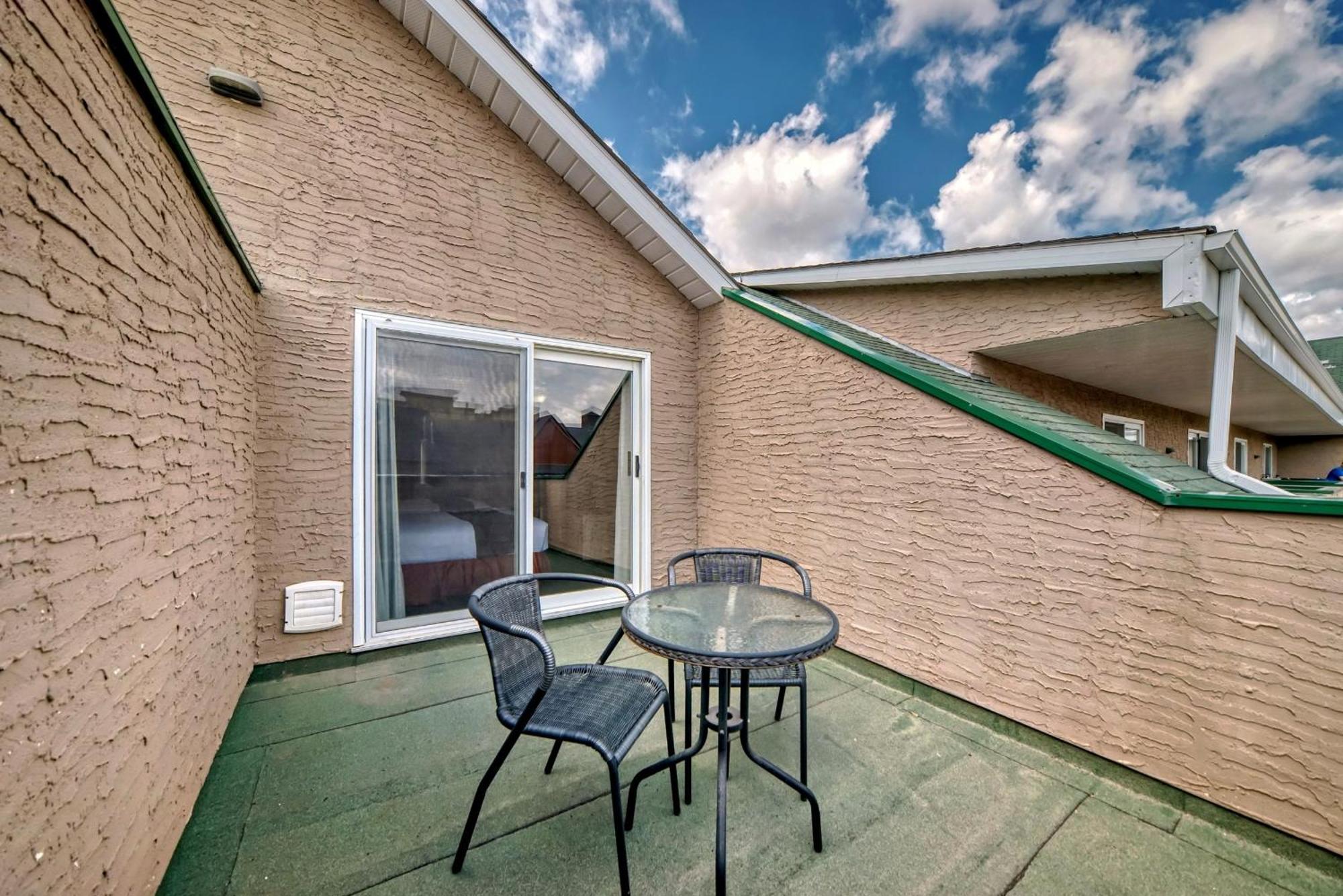 Stony Plain Inn & Suites Exteriör bild