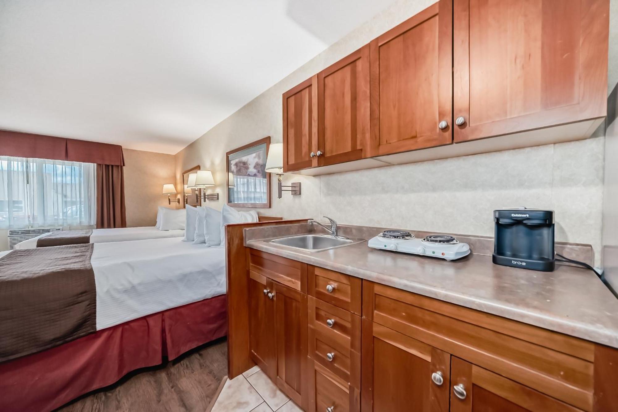 Stony Plain Inn & Suites Exteriör bild
