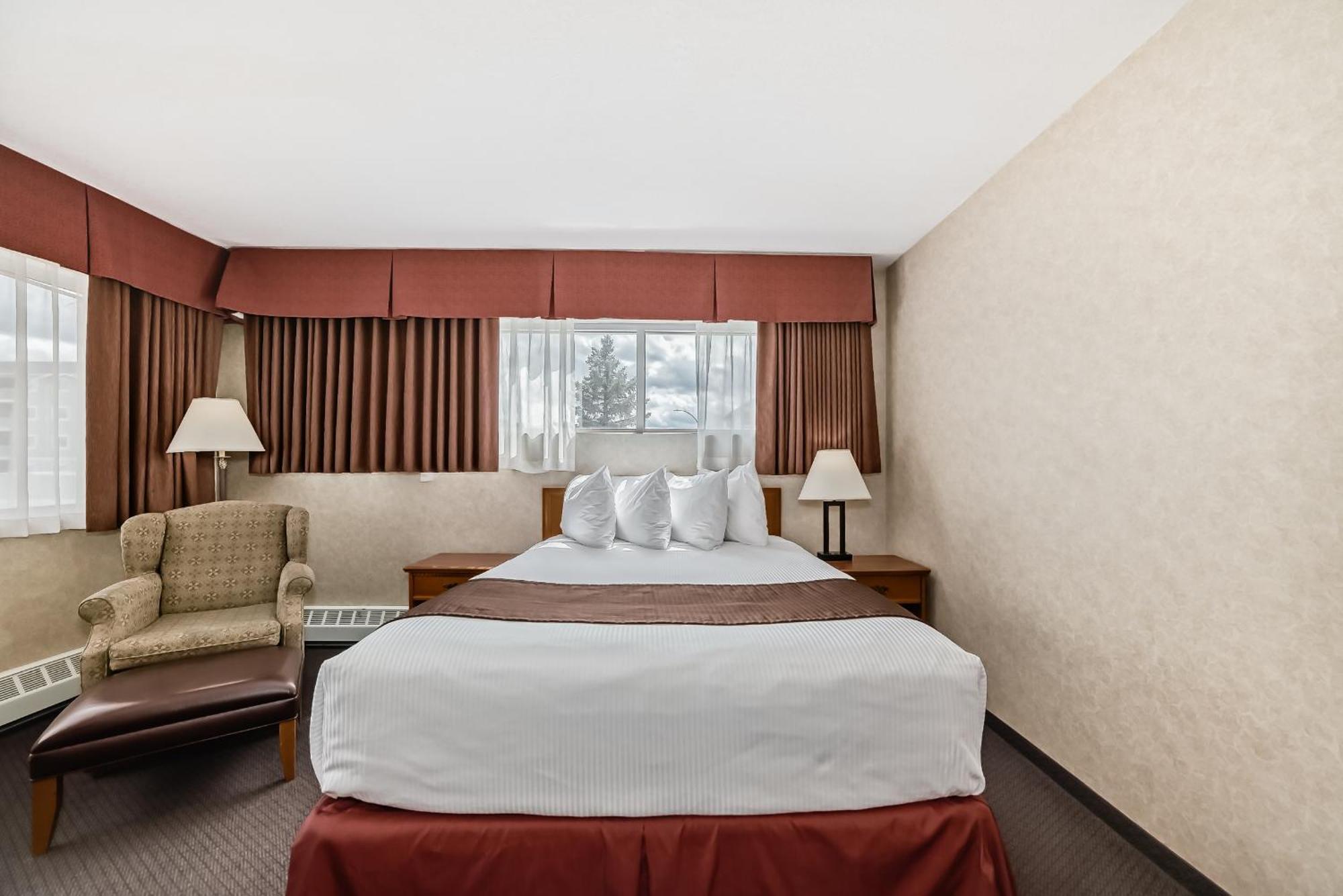 Stony Plain Inn & Suites Exteriör bild
