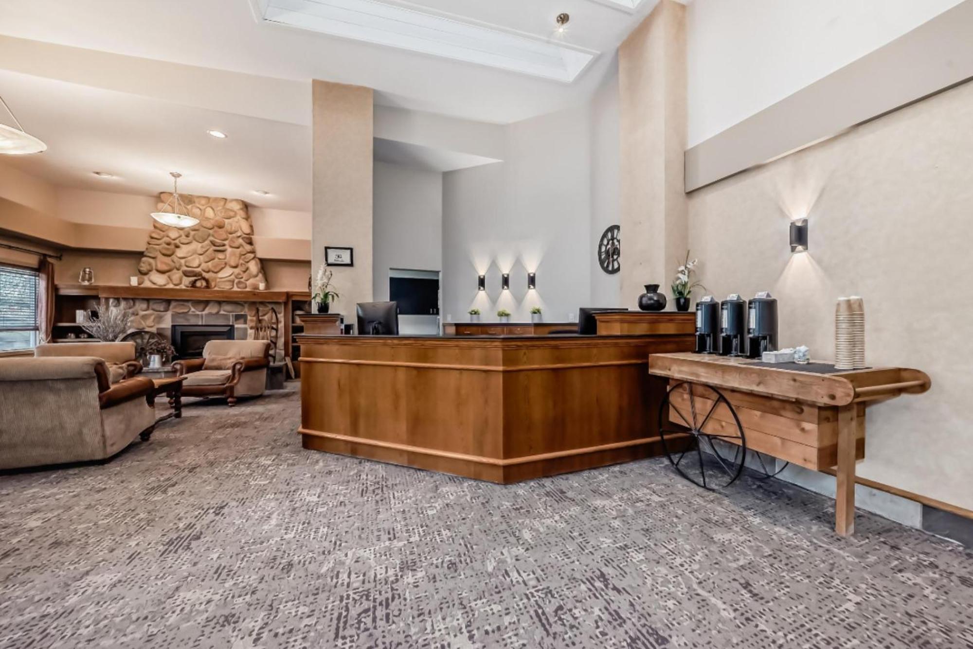 Stony Plain Inn & Suites Exteriör bild