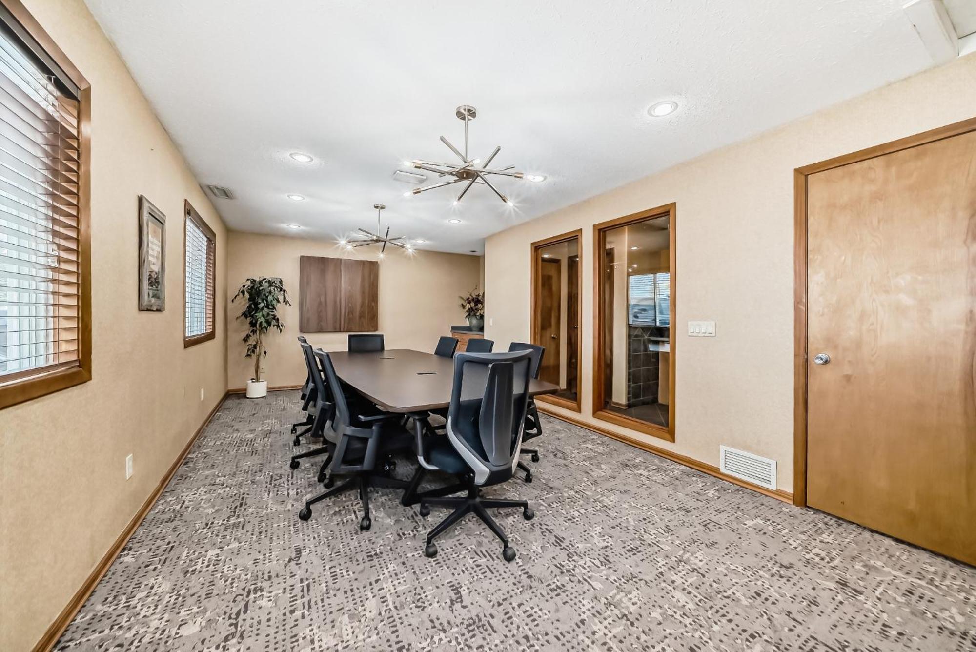 Stony Plain Inn & Suites Exteriör bild
